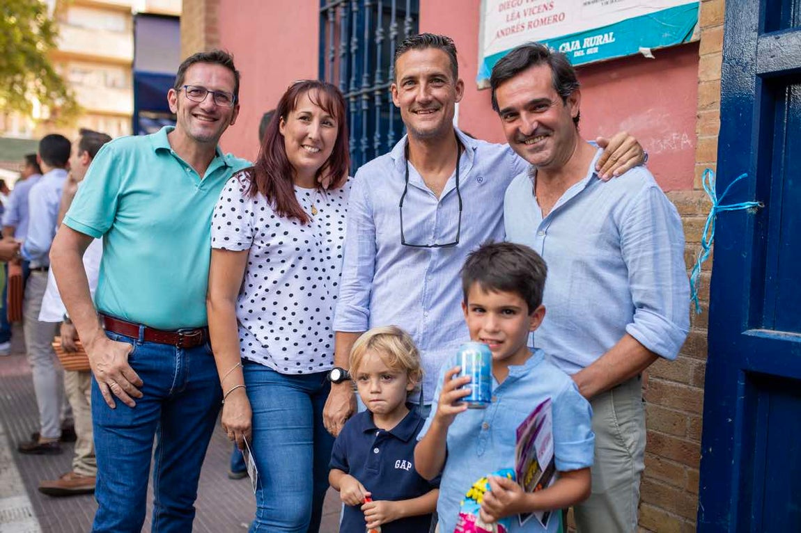 Marta Rubio, Manuel Garrido, David Torrejón, preparador físico del Recre, Vicente Dominguez; y Vicente y Martín