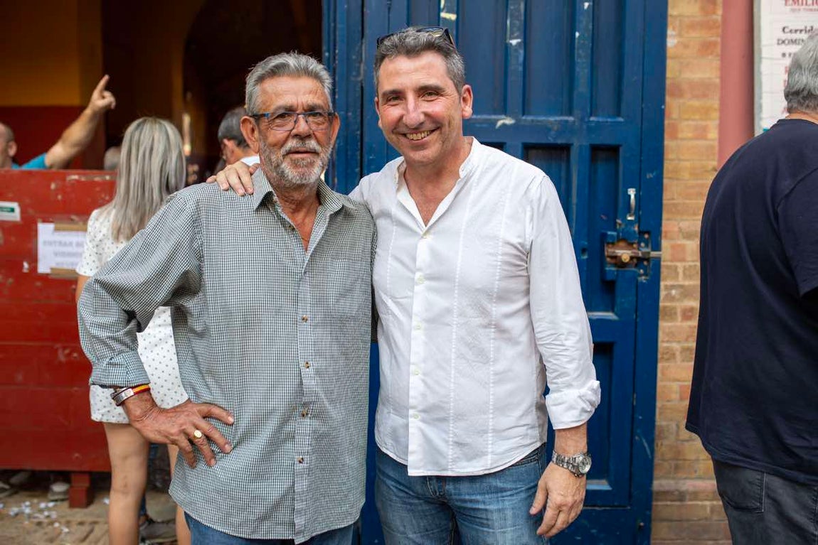 Paco Alfaro y el delegado  de Agricultura, Pesca, Agua y Desarrollo Rural de la Junta en Huelva, Alvaro Burgos