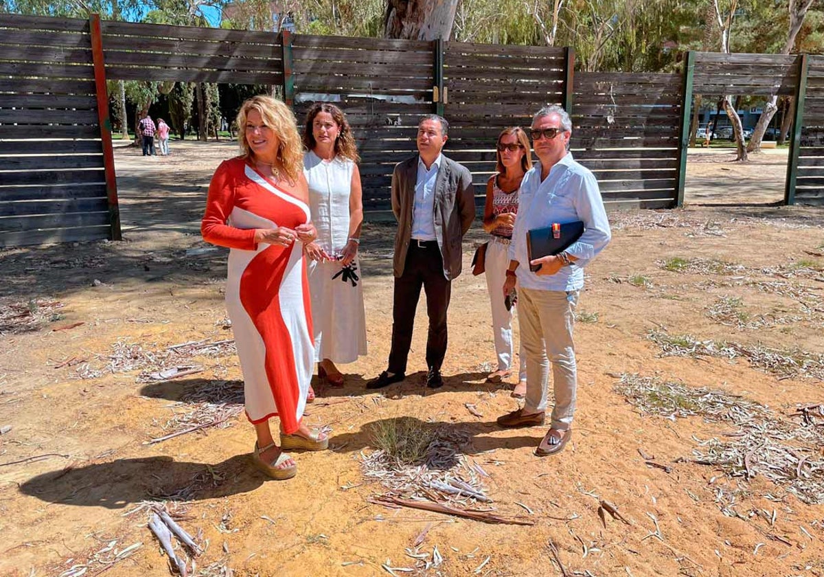 La alcaldesa y sus concejales visitan el recinto que acogerá la Feria del Caballo