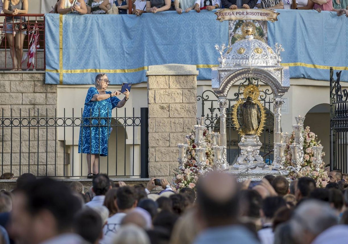 La Virgen de la Cinta, en el asilo