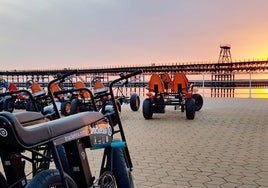 Visita al Paseo de la Ría sobre ruedas: toda la información y precios del alquiler de vehículos eléctricos y a pedales