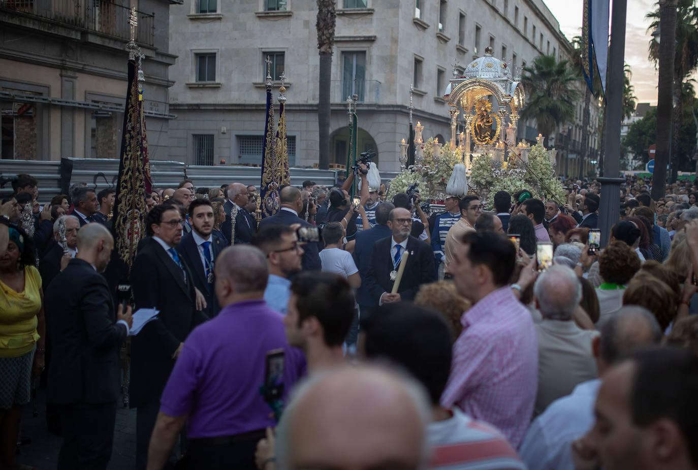 La inédita procesión de la Virgen de la Cinta por el centro de Huelva