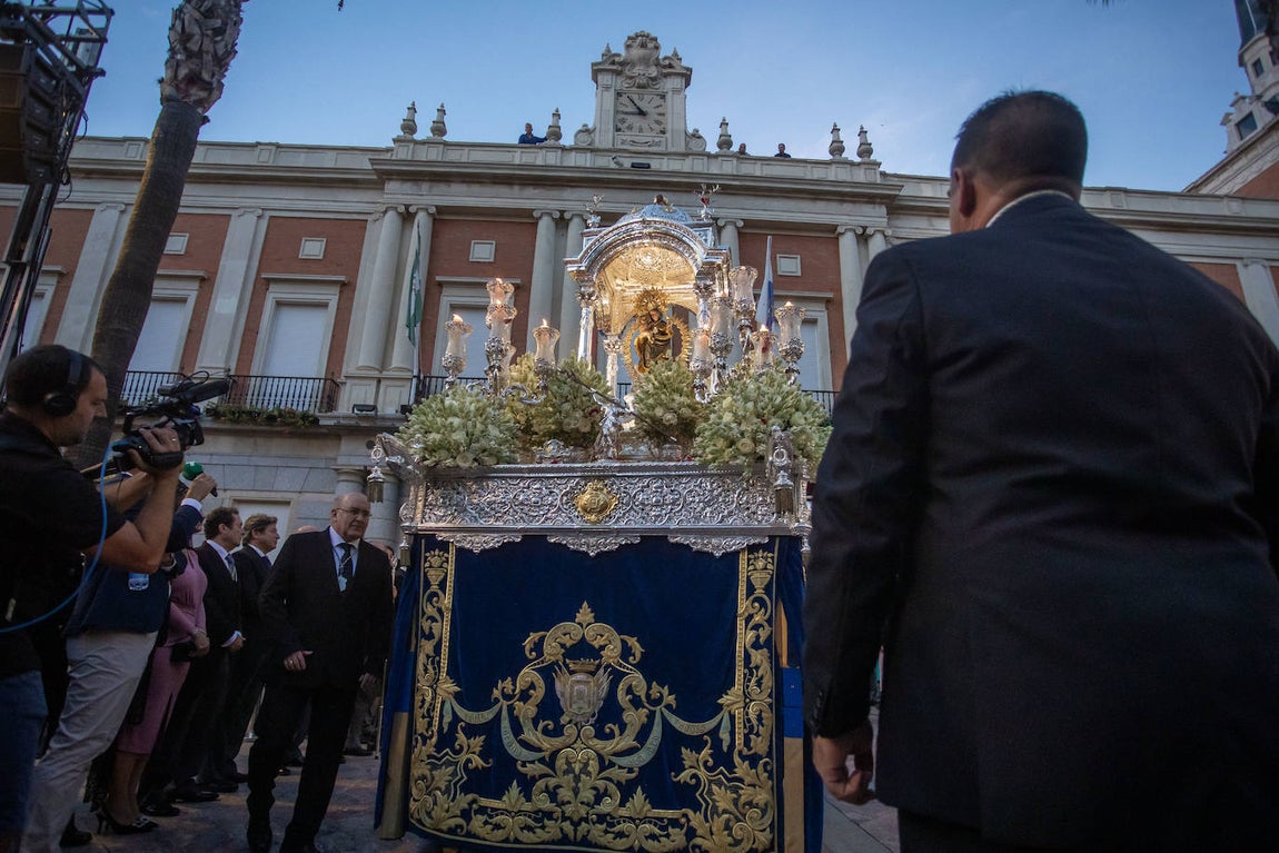 La inédita procesión de la Virgen de la Cinta por el centro de Huelva