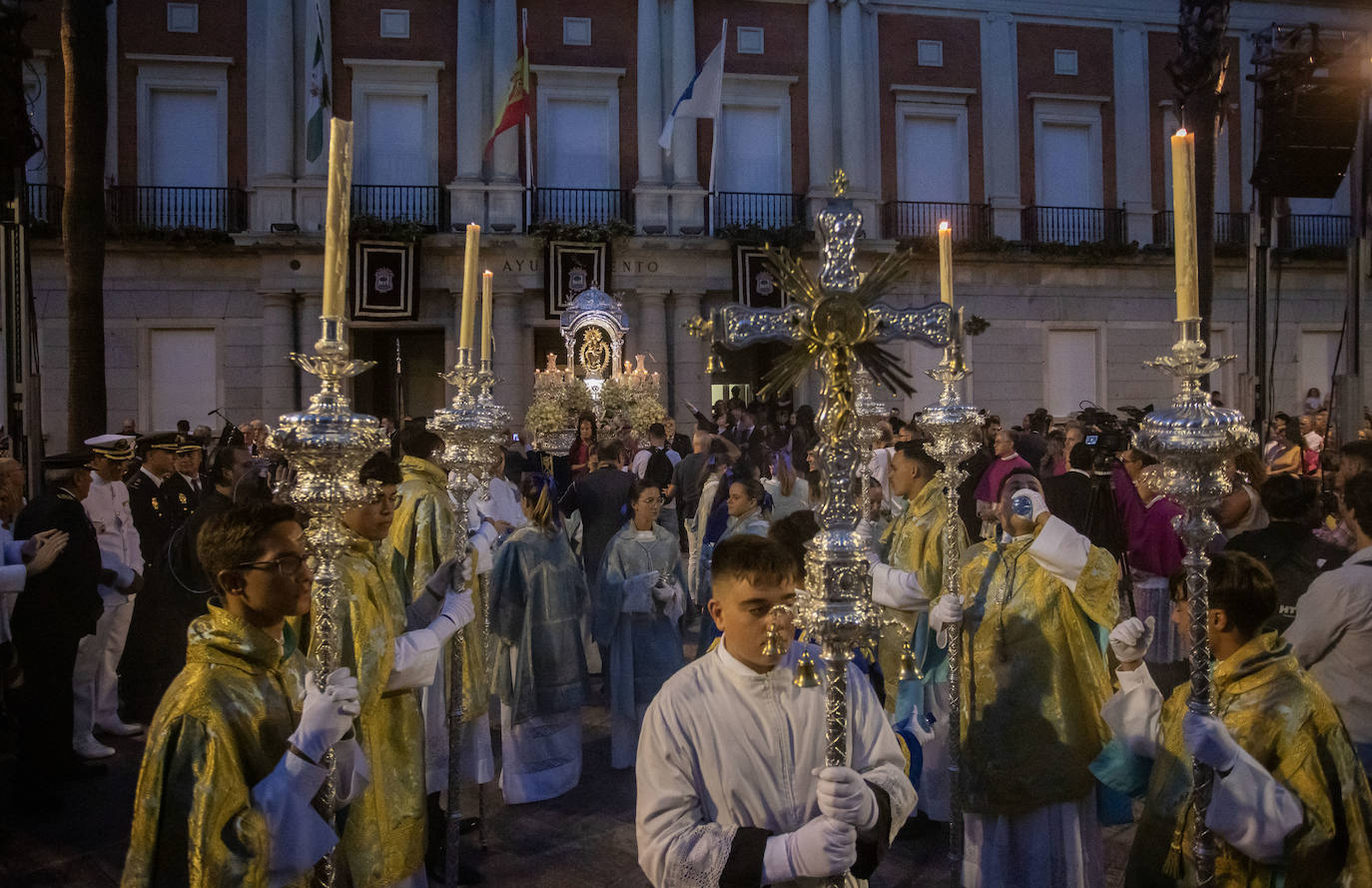 La inédita procesión de la Virgen de la Cinta por el centro de Huelva