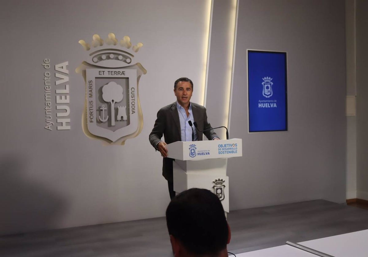 Felipe Arias, concejal de Urbanismo y Medio Ambiente, en rueda de prensa