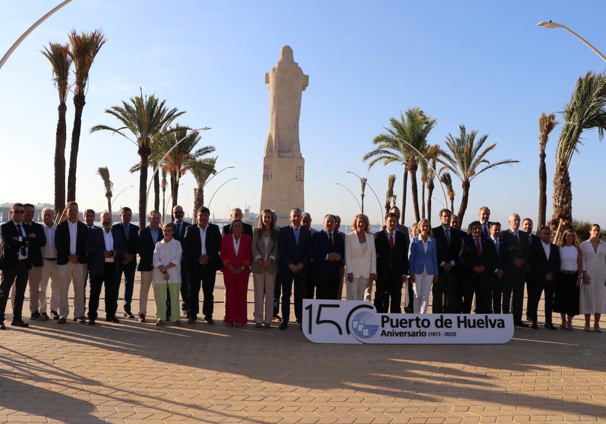 Las autoridades en la inauguración de las obras de remodelación del entorno del Monumento a Colón