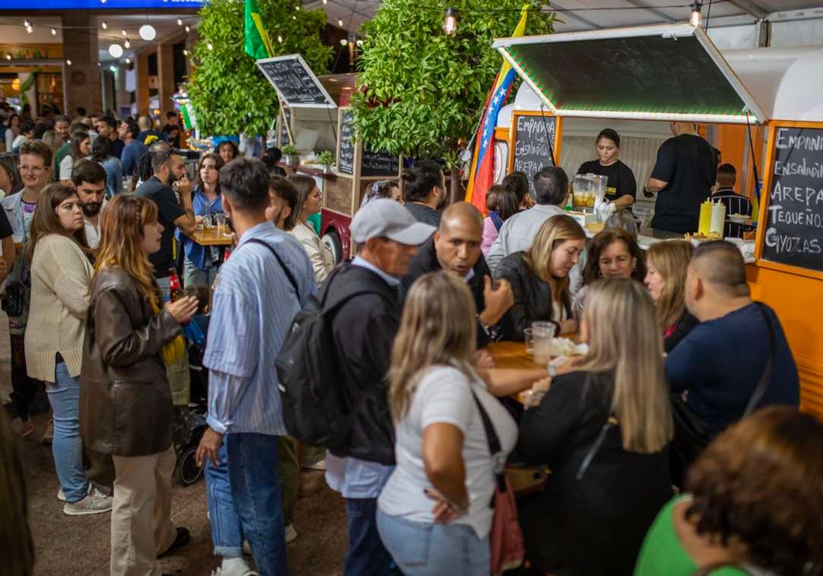 Ls 'foodtrucks' a tope durante la jornada sabatina