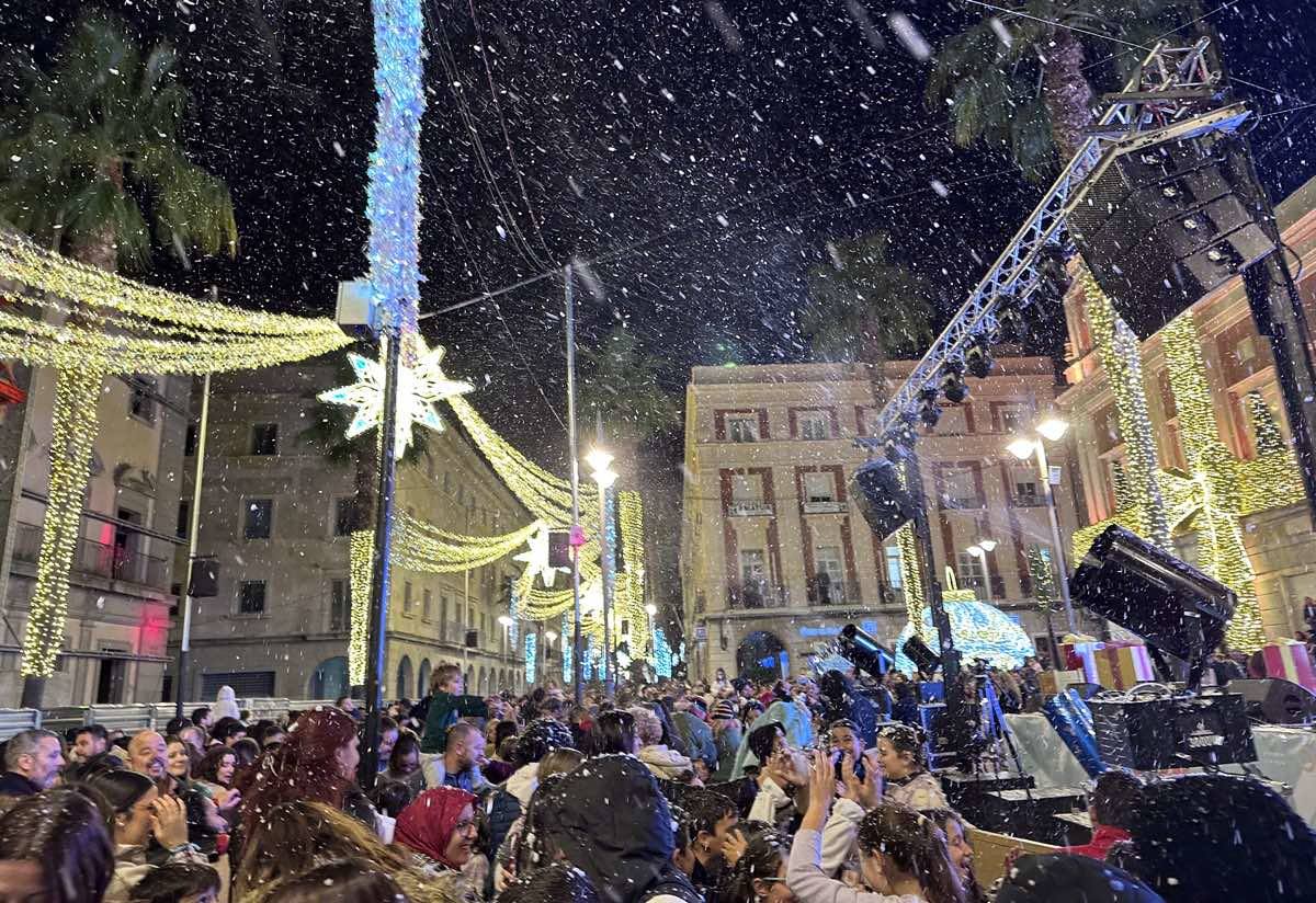 Así es el alumbrado del centro de Huelva, que ya ha dado la bienvenida a la Navidad