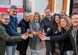 Huelva se vuelca con la solidaridad para despedir el año con fresas