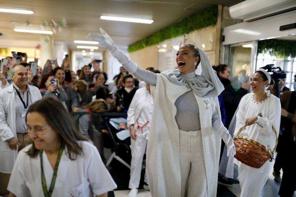 Así ha sido la visita de los Reyes Magos de Huelva durante la mañana del 5 de enero, en imágenes