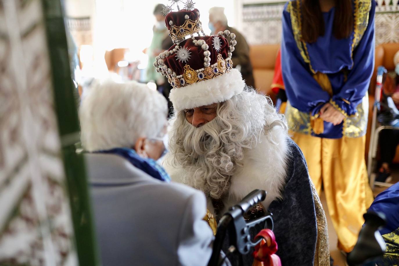 Así ha sido la visita de los Reyes Magos de Huelva durante la mañana del 5 de enero, en imágenes
