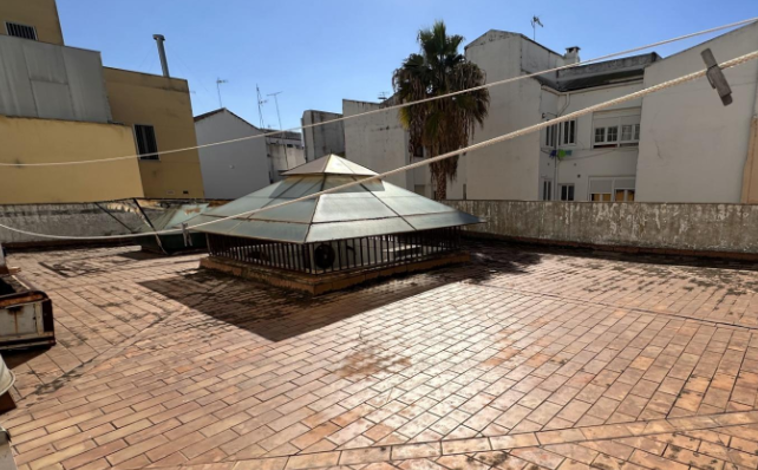 Imagen principal - Las increíbles vistas de este piso en venta en la plaza de las Monjas de Huelva con más de 250 metros cuadrados