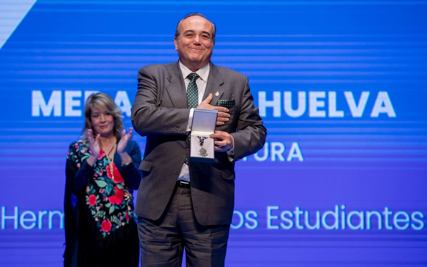 La entrega de las Medallas de la Ciudad de Huelva 2024, en imágenes