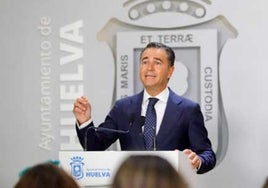 El Ayuntamiento destaca su «compromiso» con La Navidad tras «años de abandono» y con la rehabilitación de viviendas