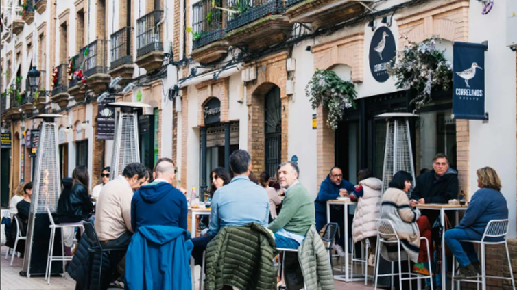 El vídeo de un bar de Huelva por el Día de Andalucía que se ha hecho viral mostrando nuestra riqueza gastronómica