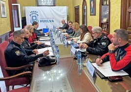 Ayuntamiento de Huelva y Subdelegación se reúnen para  reforzar la seguridad  y atajar el vandalismo