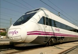 El ministro de Transportes pide disculpas tras estar parado más de tres horas el tren Madrid-Huelva
