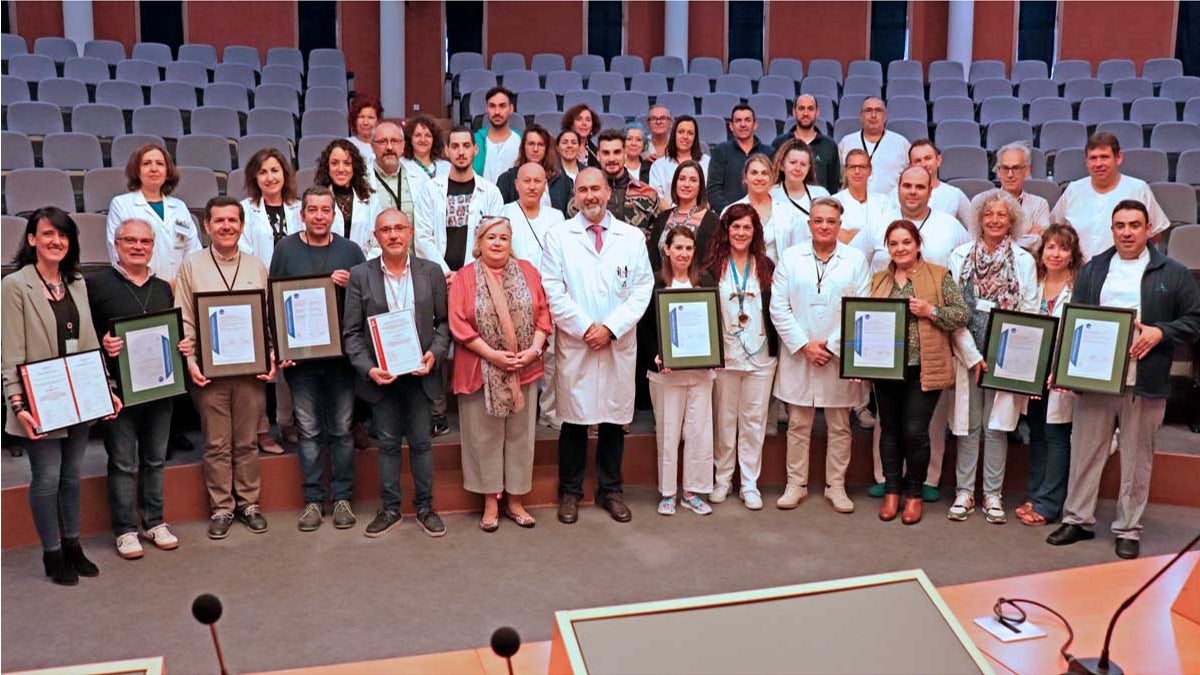 La delegada Manuela Caro visita el hospital con motivo de las cinco nuevas certificaciones obtenidas