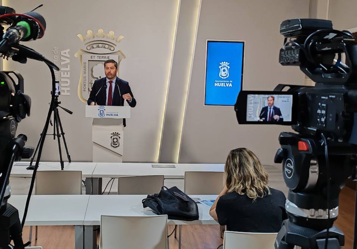 El portavoz socialista en rueda de prensa este jueves