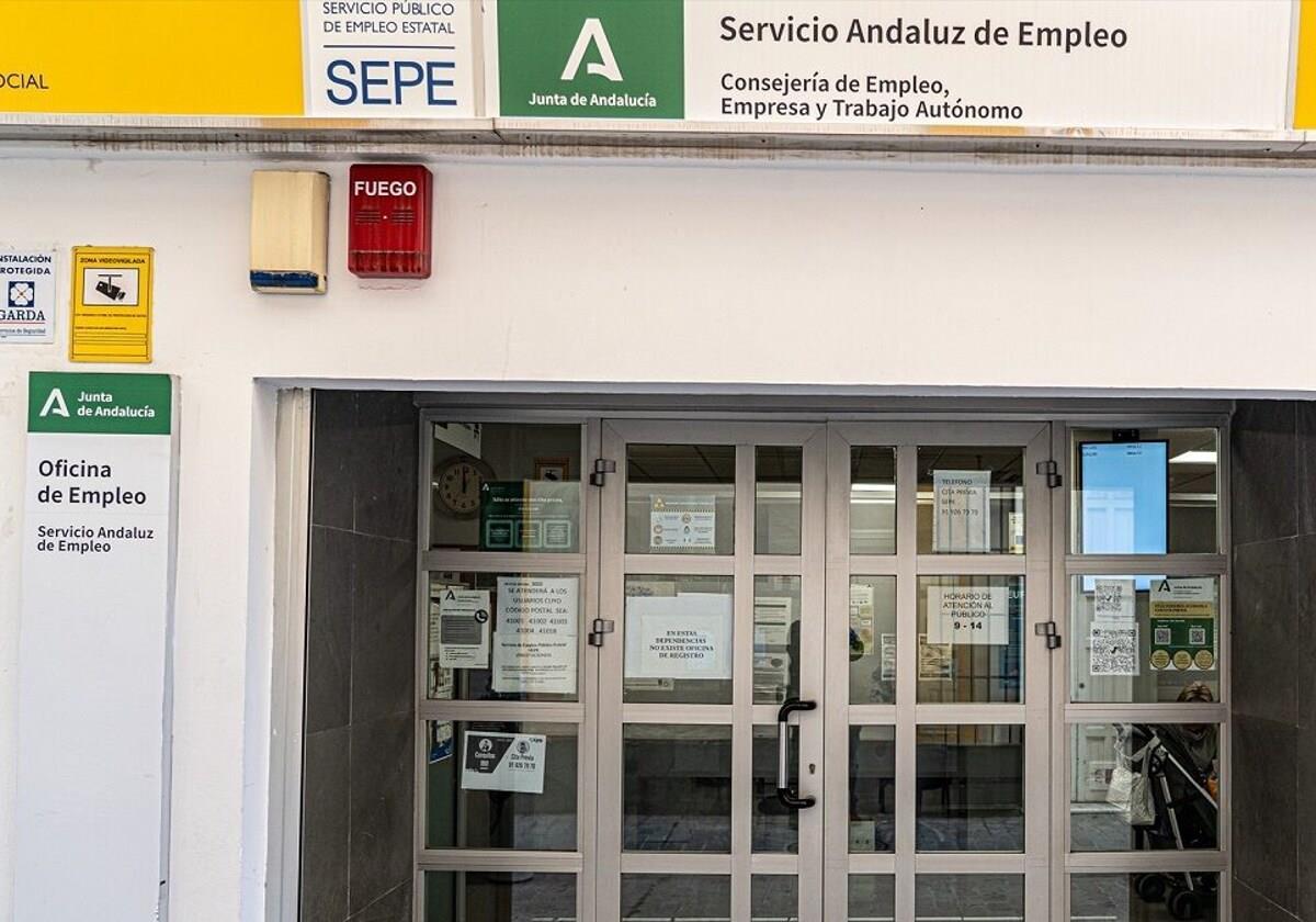 Entrada a una oficina del SEPE en Andalucía