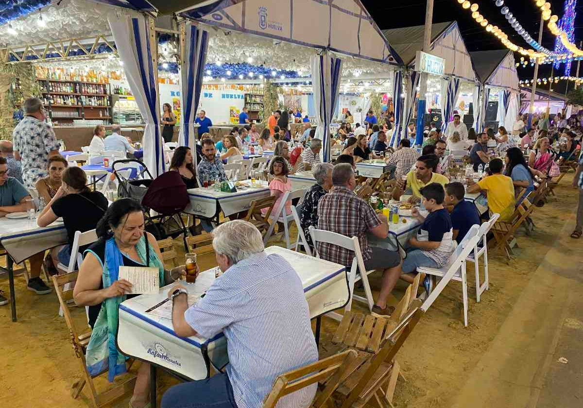 Ambiente de casetas en las Colombinas