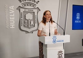 El PSOE le exige a Pilar Miranda «que no se vaya a las Colombinas» ni «de vacaciones» sin afrontar el problema de la sanidad pública de Huelva