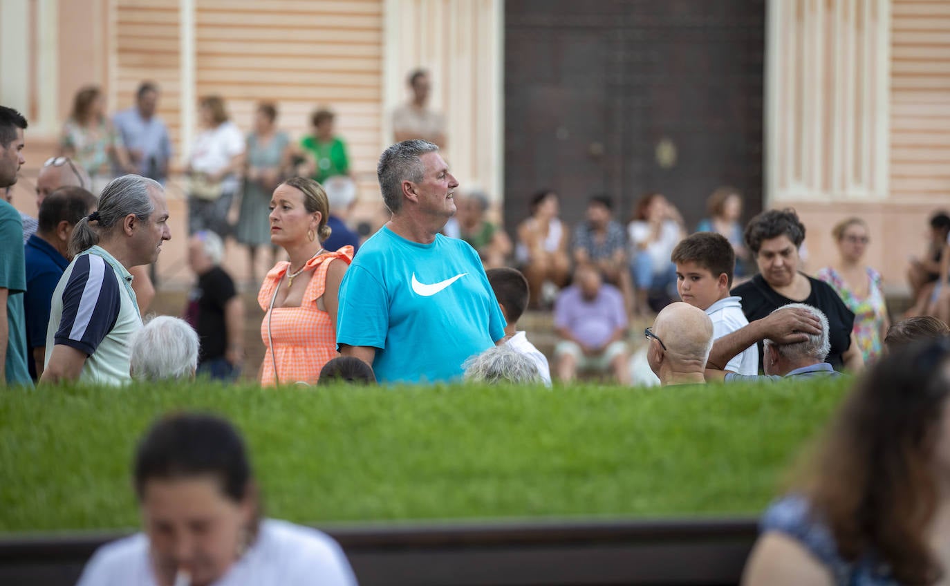 Así disfrutan los onubenses de la nueva plaza de la Merced: todas las imágenes de su 'estreno'
