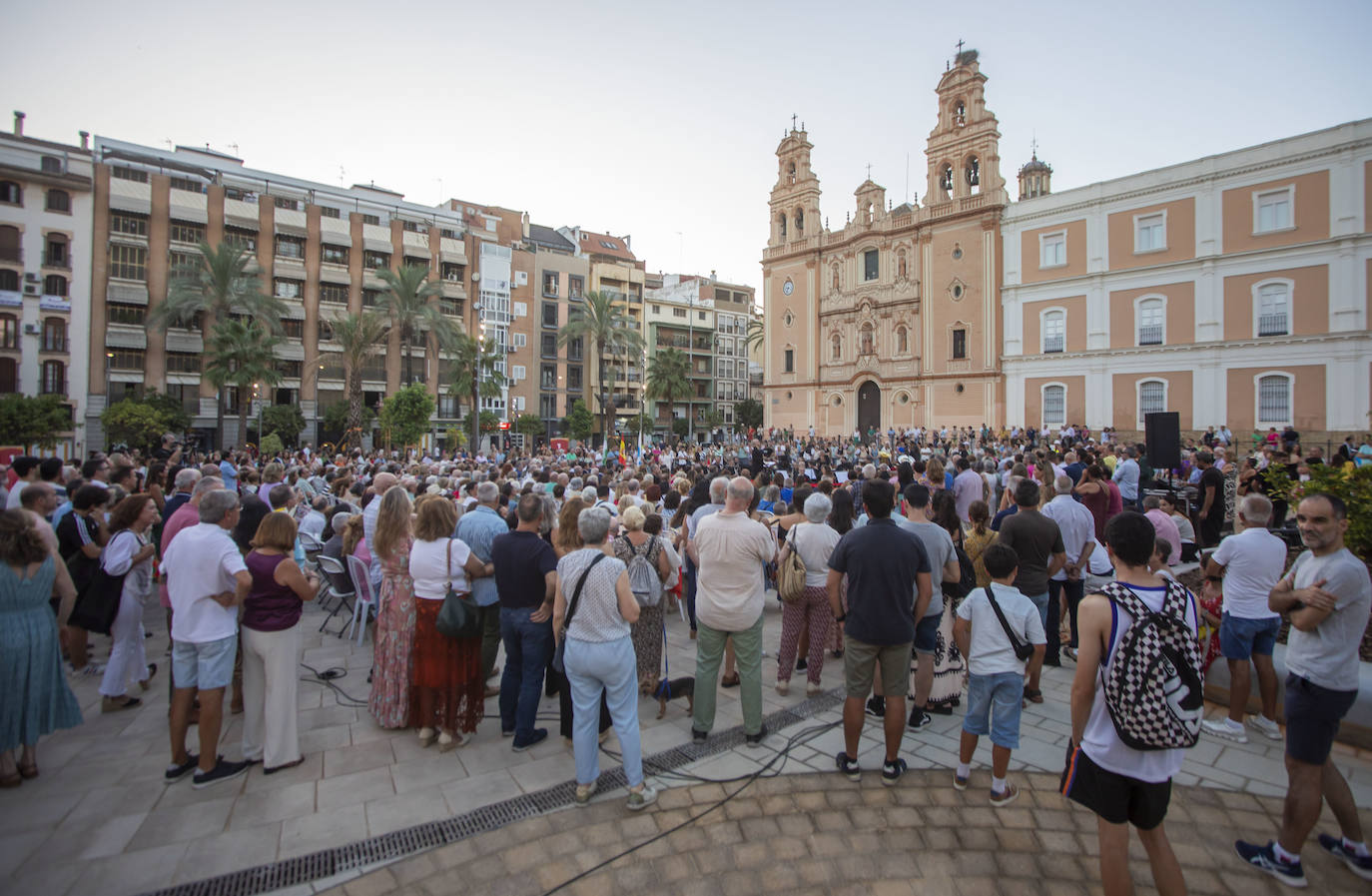 Así disfrutan los onubenses de la nueva plaza de la Merced: todas las imágenes de su 'estreno'