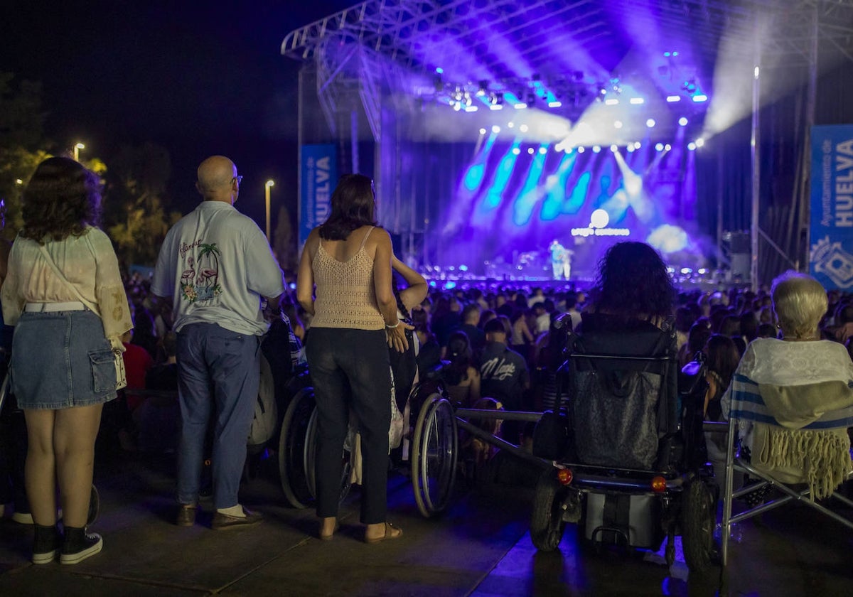 Espacio reservado en la zona de conciertos a las personas con movilidad reducida