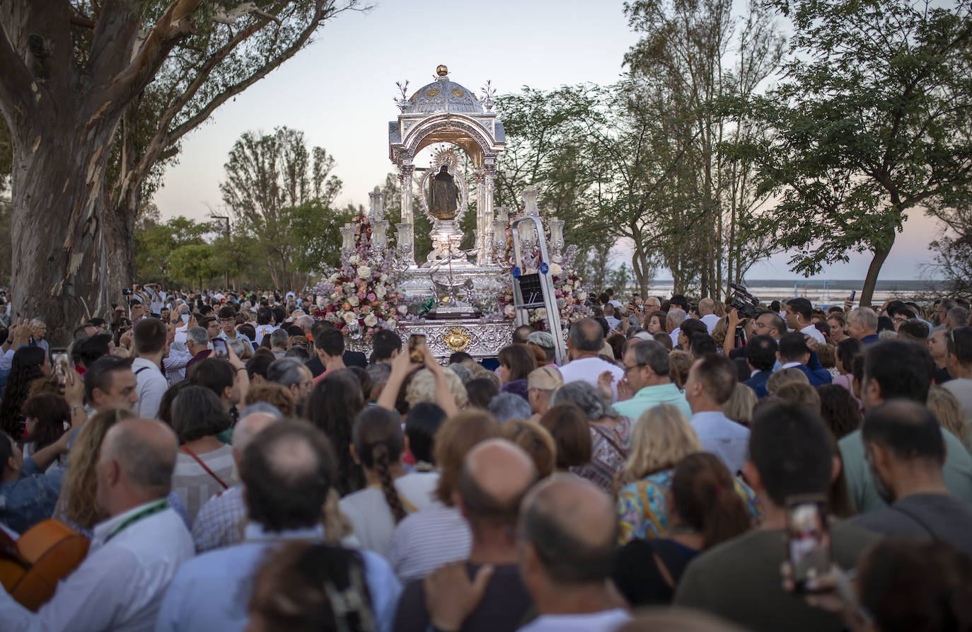 Todas las imágenes de la bajada de la Virgen de la Cinta 2024