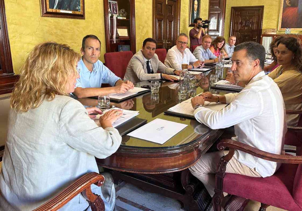 La alcaldesa preside la primera Junta de Gobierno del curso político