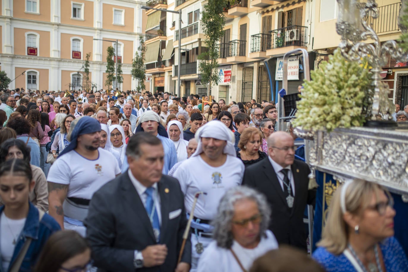 La Virgen de la Cinta se pasea entre el clamor de los onubenses