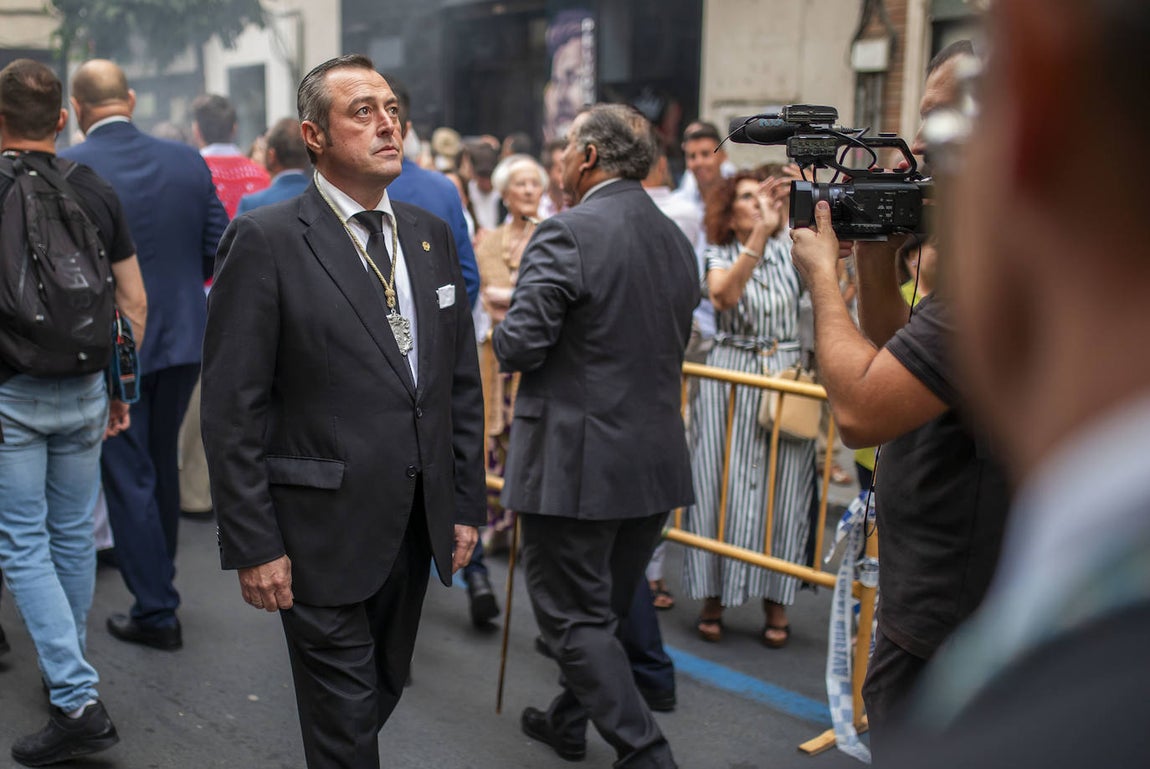 La Virgen de la Cinta se pasea entre el clamor de los onubenses