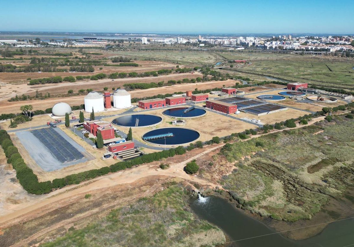 Vista aérea de la depuradora de Huelva