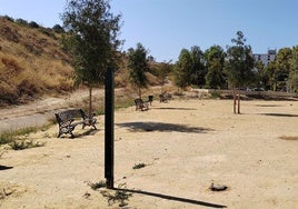 Roban las vallas del parque canino del Carmen, que está en situación «lamentable» y de «abandono»