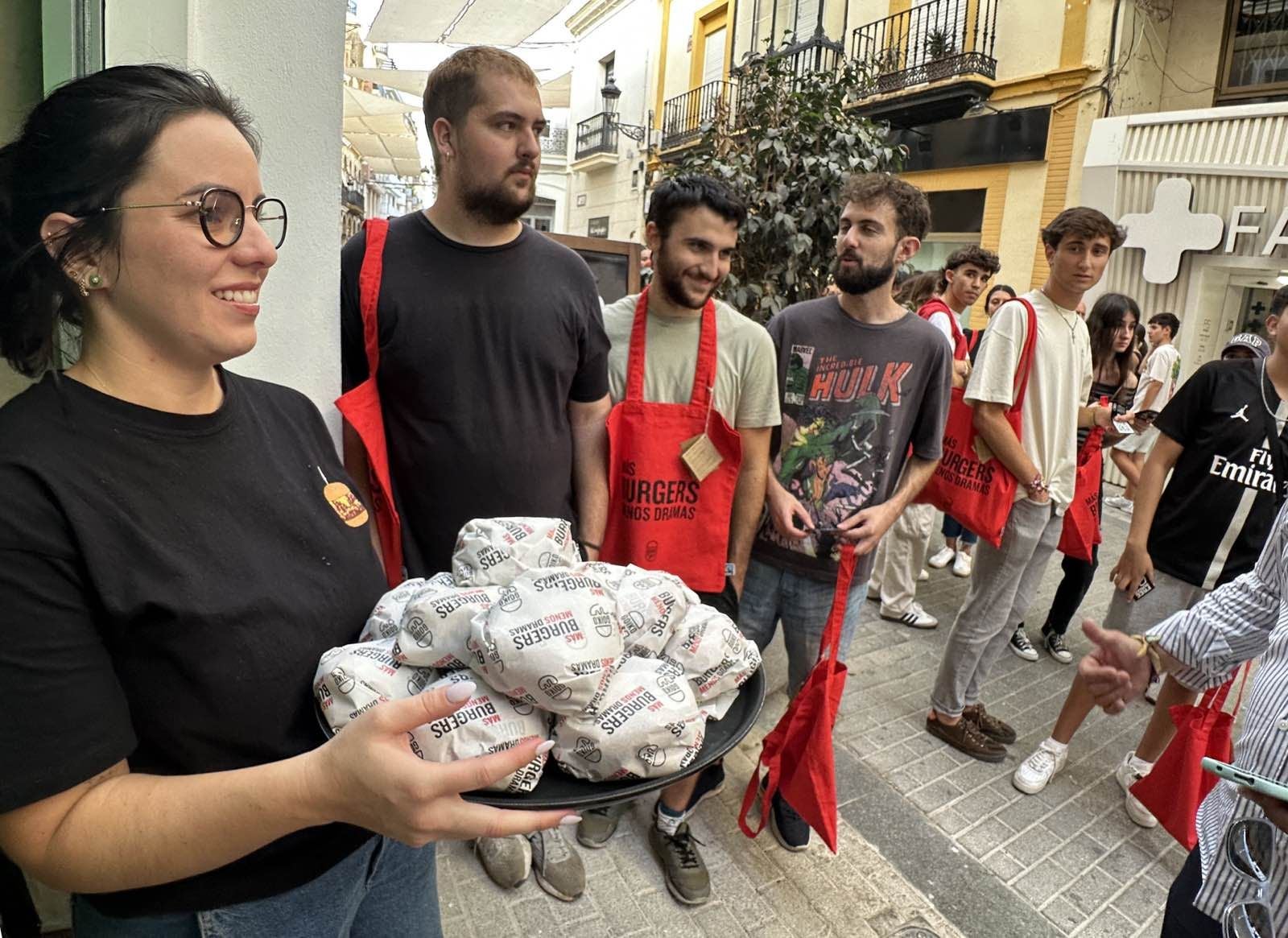 La inauguración de Goiko en Huelva con hamburguesas gratis, en imágenes