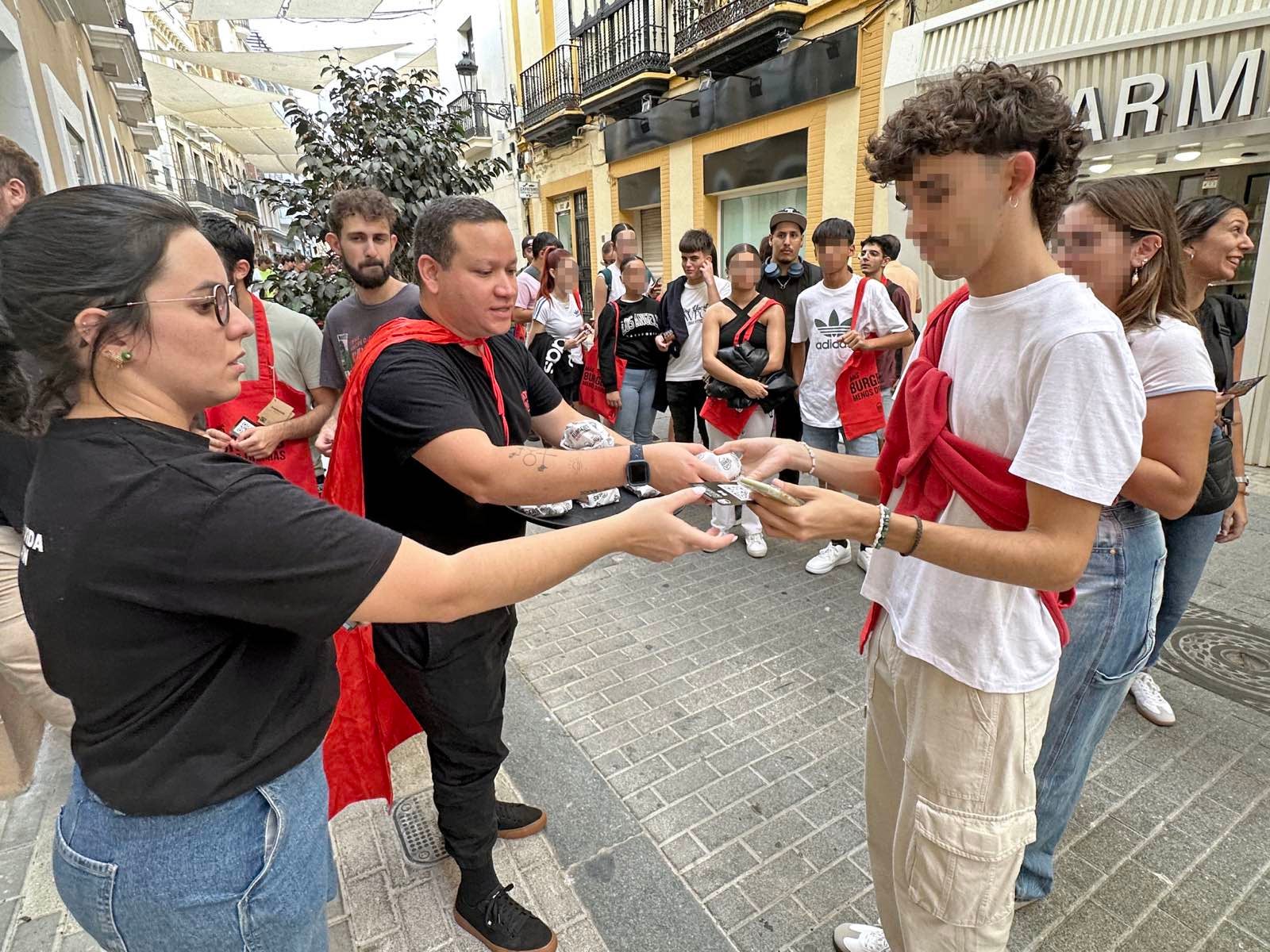 La inauguración de Goiko en Huelva con hamburguesas gratis, en imágenes