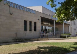 Policías de paisano vigilan en Huelva la recogida de excrementos de las mascotas y los horarios de la basura