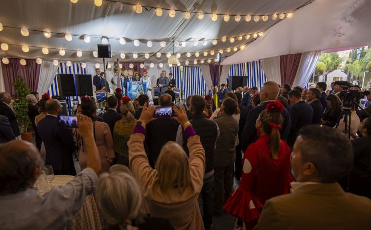 Imagen principal - Diferentes momentos de la inauguración de la feria