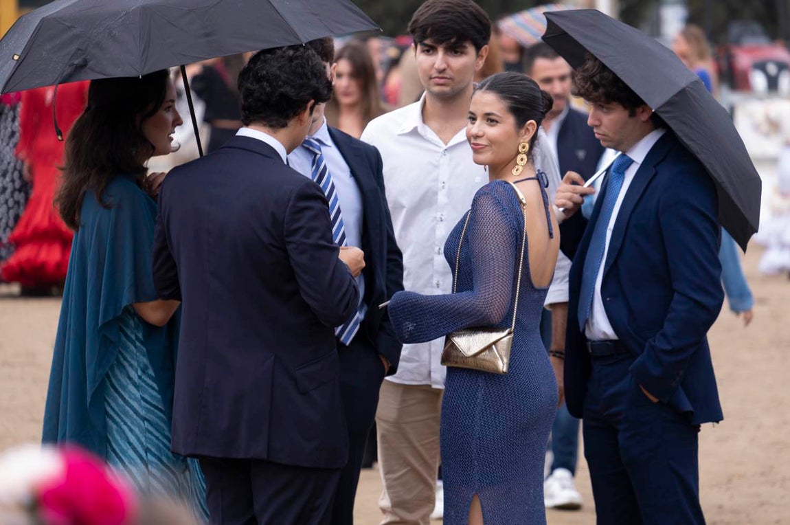 Más sonrisas que paraguas en el segundo día de la Feria del Caballo de Huelva