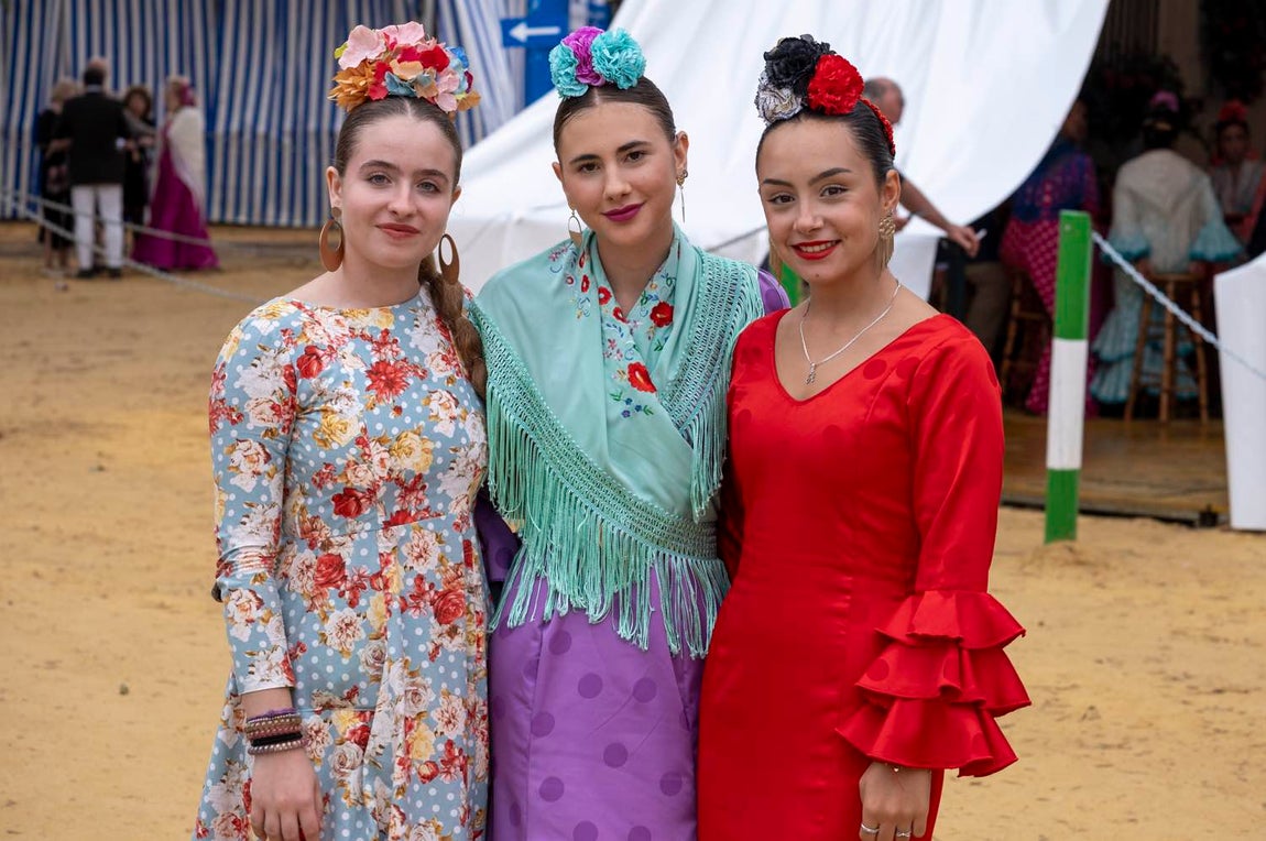 Más sonrisas que paraguas en el segundo día de la Feria del Caballo de Huelva