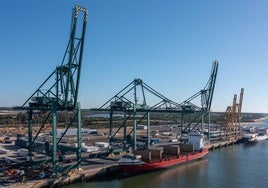 El tráfico del Puerto de Huelva crece un 3,8% entre los meses de enero y septiembre