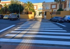 Renuevan los pasos de peatones que dan acceso a más de una veintena de colegios de Huelva capital