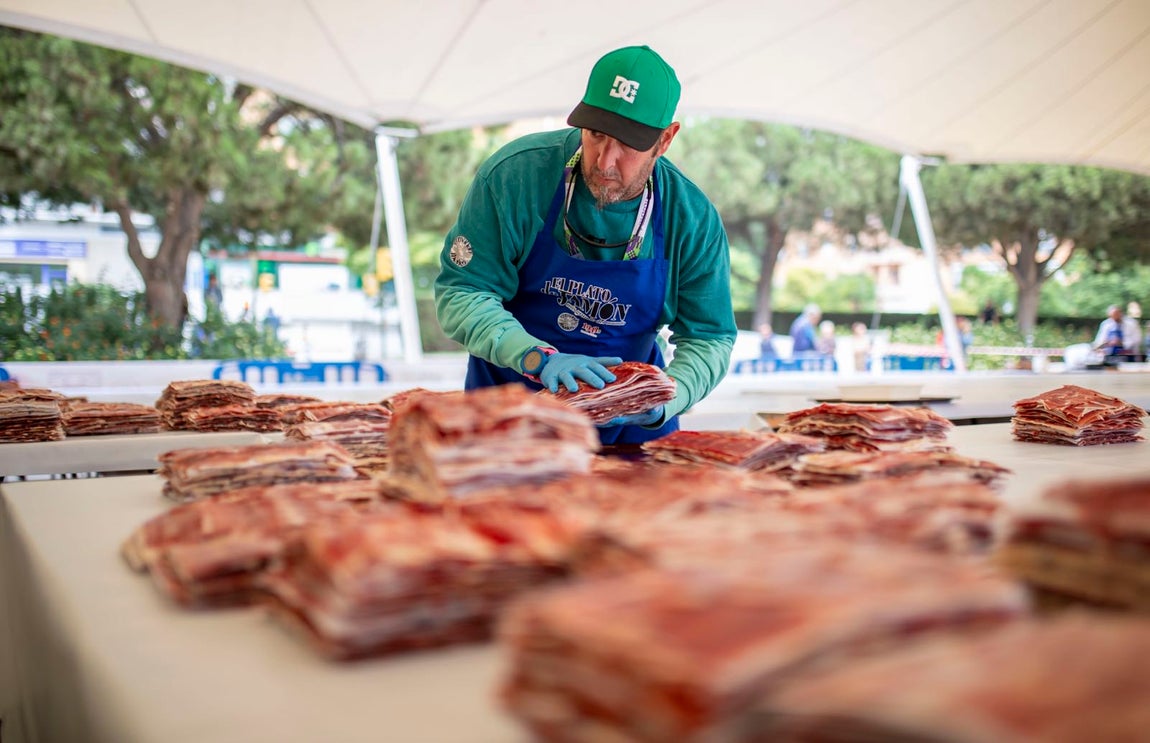 El récord al plato de jamón más grande del mundo, en imágenes