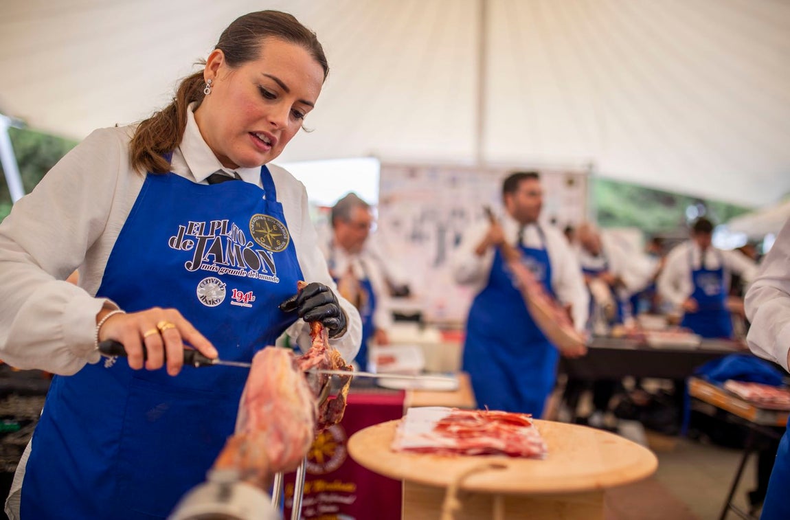 El récord al plato de jamón más grande del mundo, en imágenes