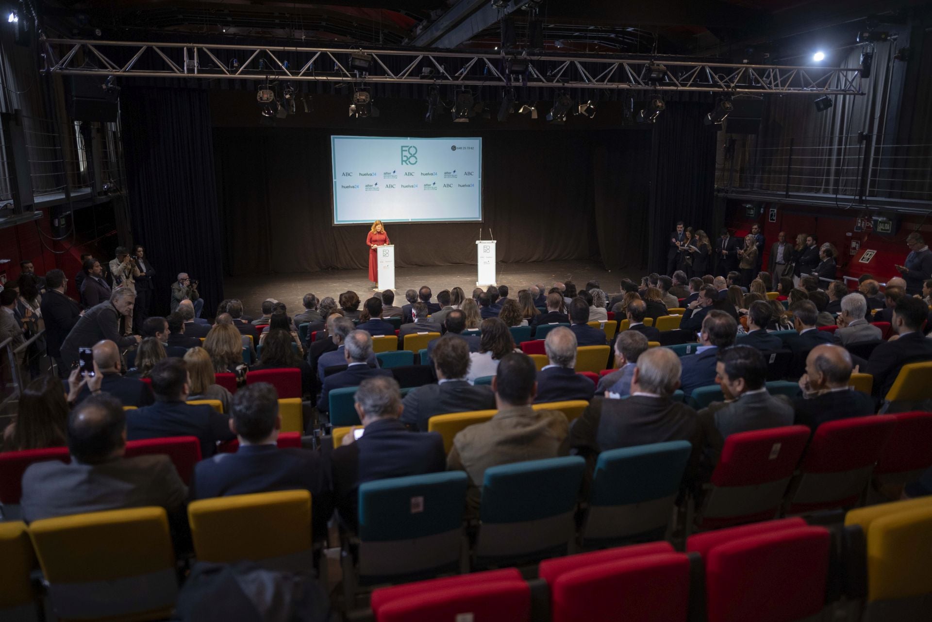 Foro Huelva 24 ABC Alter Enersun con Juanma Moreno, en imágenes (parte III)