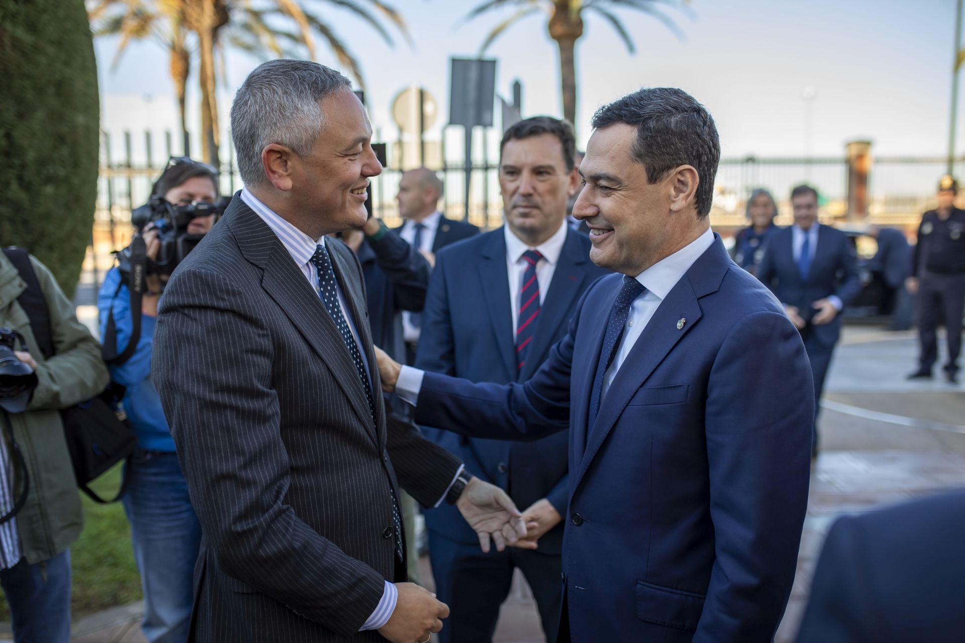 Alberto García Reyes, con Alberto Santana y Juanma Moreno