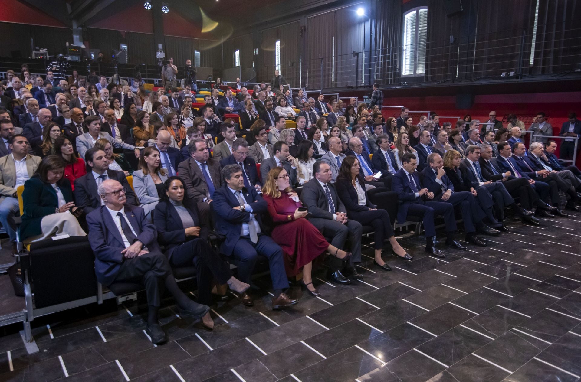 Foro Huelva 24 ABC Alter Enersun con Juanma Moreno, en imágenes (parte II)