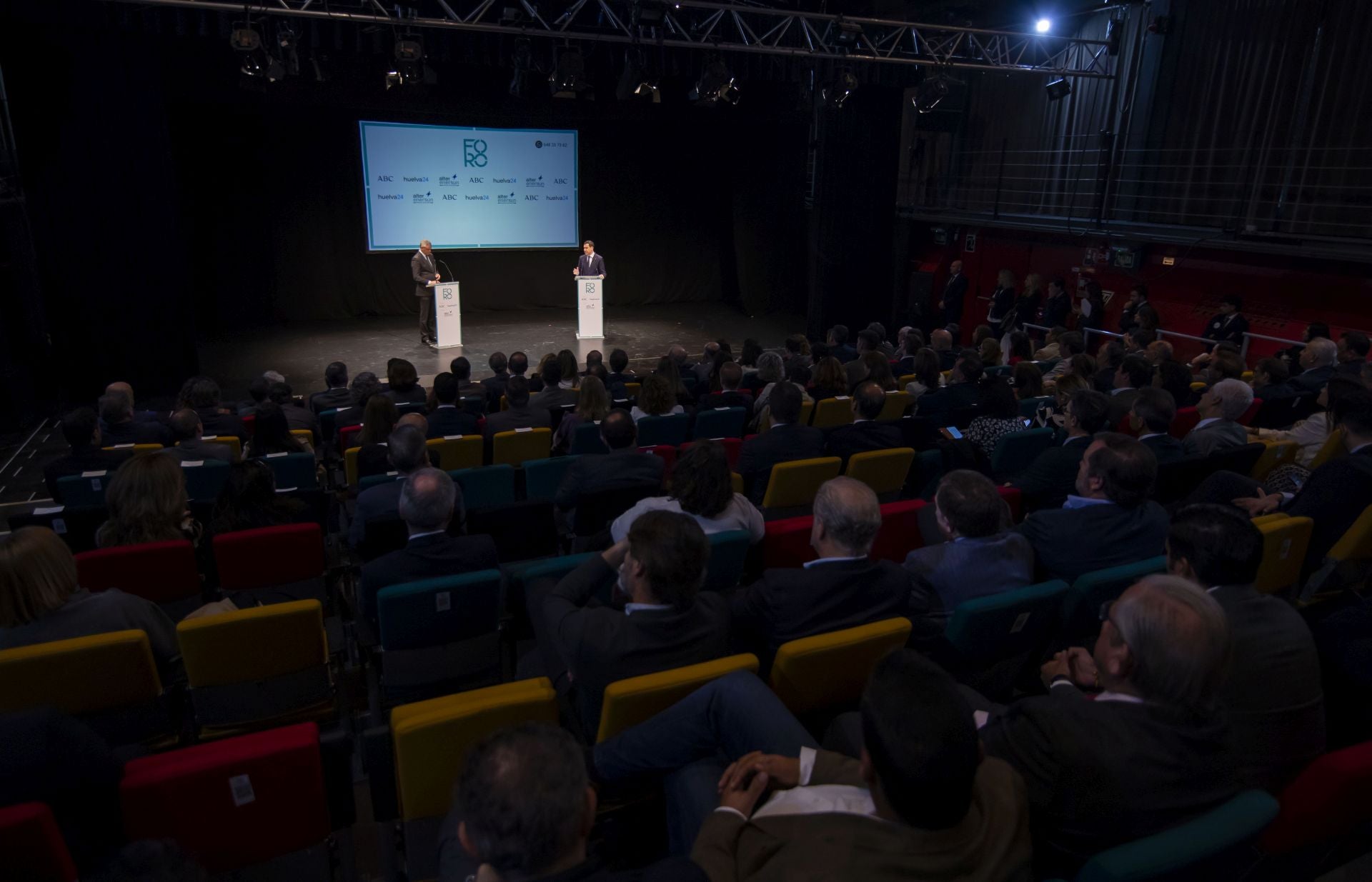 Foro Huelva 24 ABC Alter Enersun con Juanma Moreno, en imágenes (parte II)