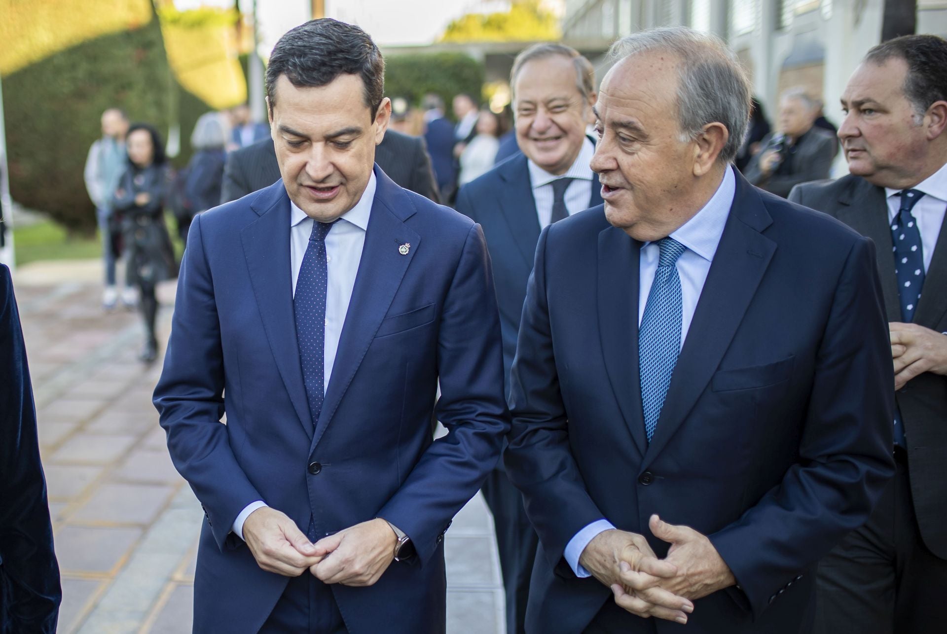 Juanma Moreno y José Luis Morlanes